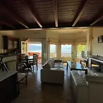 Pampas Seafront Villa, 6 Bedrooms, North Evvoia 别墅 *