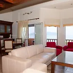 Pampas Seafront Villa, 6 Bedrooms, North Evvoia Villa *
