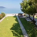 Pampas Seafront Villa, 6 Bedrooms, North Evvoia