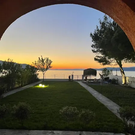 Pampas Seafront Villa, 6 Bedrooms, North Evvoia * Kanatadhika