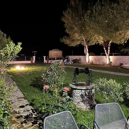 Pampas Seafront Villa, 6 Bedrooms, North Evvoia *