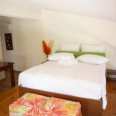 Pampas Seafront Villa, 6 Bedrooms, North Evvoia Villa