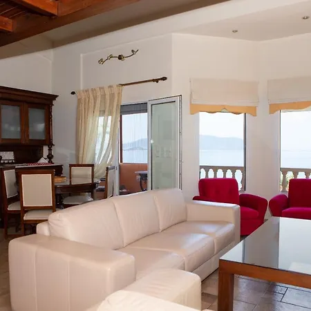 Pampas Seafront Villa, 6 Bedrooms, North Evvoia Villa *