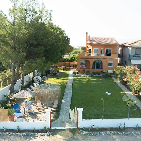 Pampas Seafront Villa, 6 Bedrooms, North Evvoia