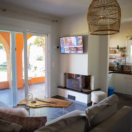 Pampas Seafront Villa, 6 Bedrooms, North Evvoia Villa Kanatádhika