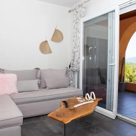 Pampas Seafront Villa, 6 Bedrooms, North Evvoia Kanatádhika