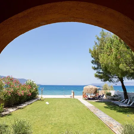 Villa Pampas Seafront Villa, 6 Bedrooms, North Evvoia *